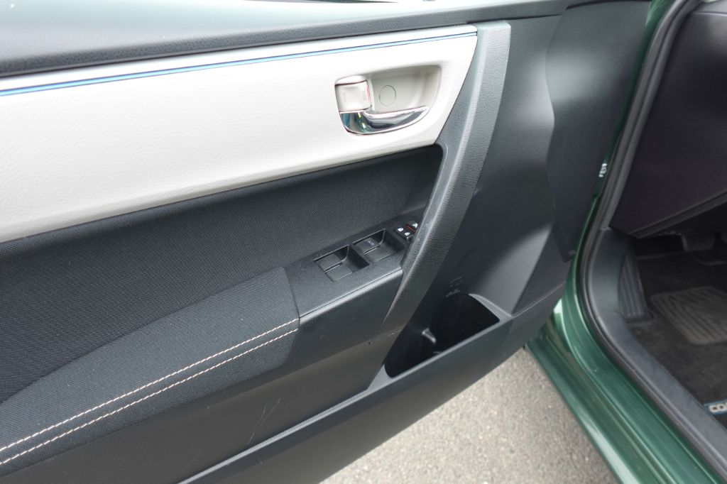 2015 Toyota Corolla LE Eco - Photo 11