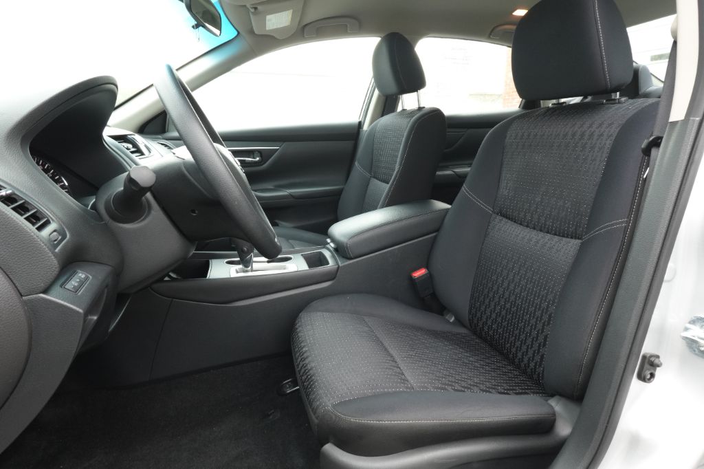 2017 Nissan Altima S - Photo 10