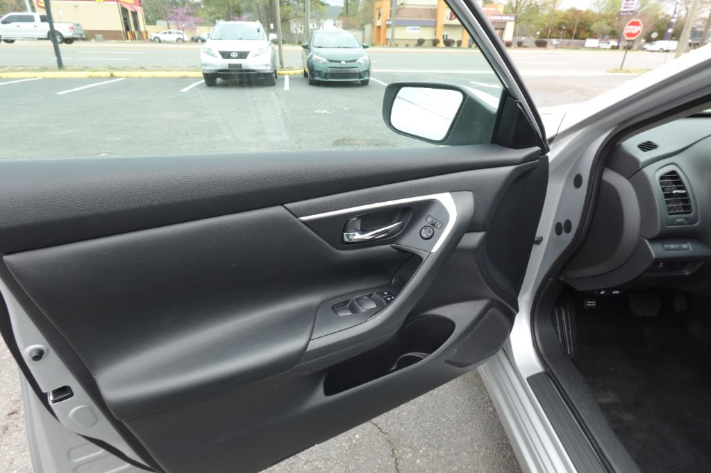 2017 Nissan Altima S - Photo 11