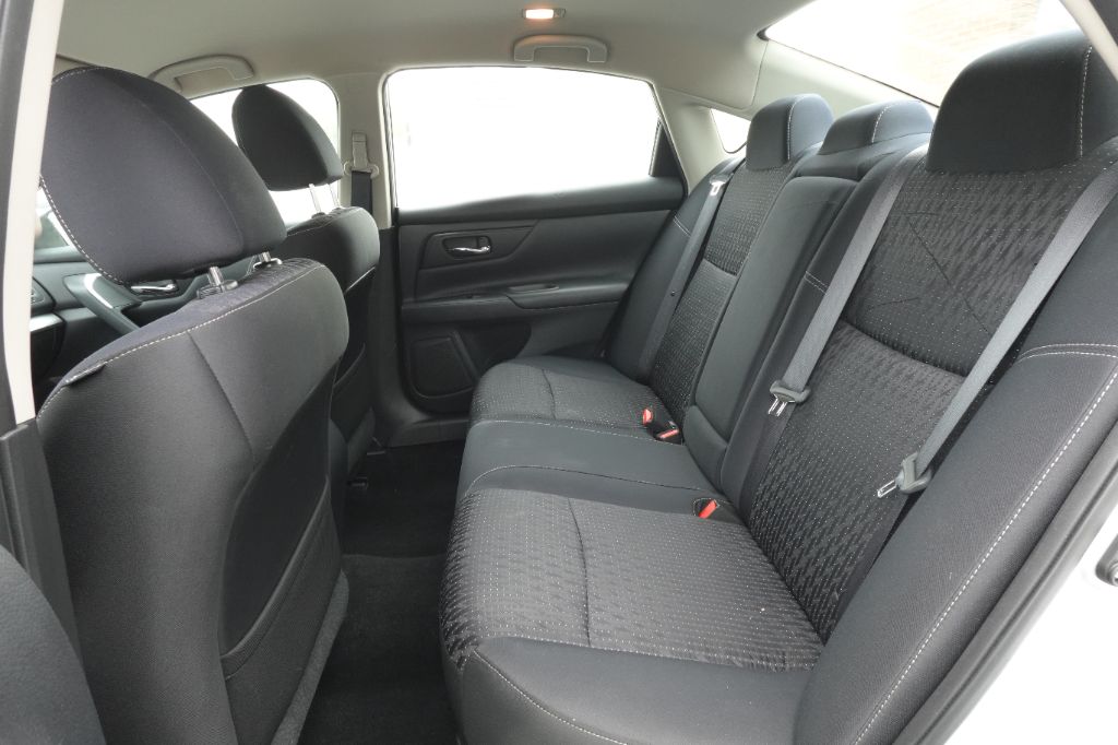 2017 Nissan Altima S - Photo 13
